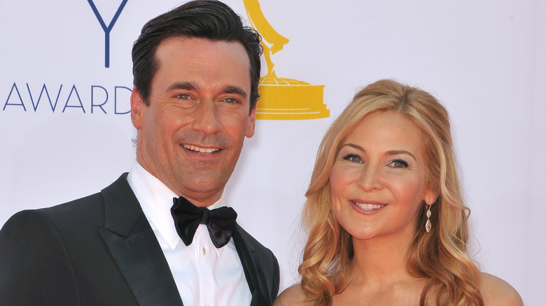 Jon Hamm et Jennifer Westfeldt posent ensemble