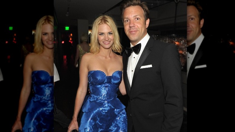 January Jones posant avec Jason Sudeikis