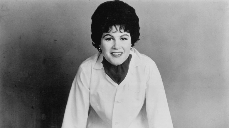 Patsy Cline souriante