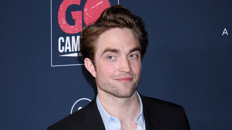 Robert Pattinson souriant