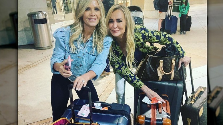 Taylor Armstrong voyageant avec Tamra Judge et beaucoup de bagages