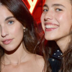 À l’intérieur de la relation de Margaret Qualley avec sœur Rainey Qualley