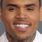 Chris Brown sonne sur ses photos de rencontre et d’accueil extravagantes