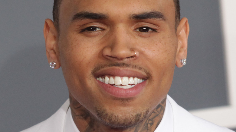 Chris Brown sonne sur ses photos de rencontre et d’accueil extravagantes