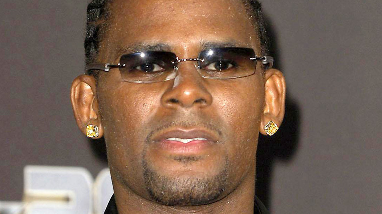 La petite amie de R. Kelly est prête à tout révéler sur leur relation