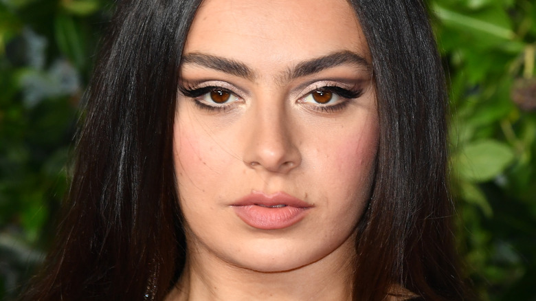 La véritable histoire derrière le nom de scène de Charli XCX