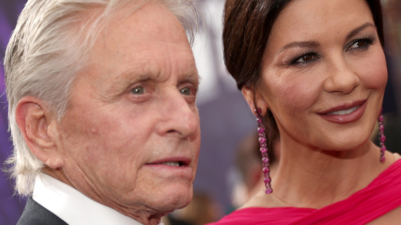 Le célèbre acteur qui a présenté Catherine Zeta-Jones à Michael Douglas