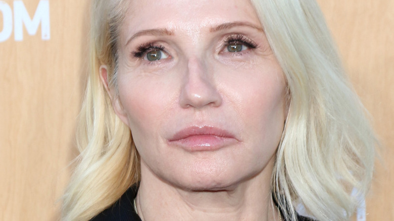 Le témoignage non scellé d’Ellen Barkin présente des affirmations plus troublantes à propos de Johnny Depp