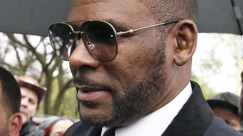 Les malheurs juridiques de R. Kelly s’aggravent au milieu d’un nouveau procès fédéral