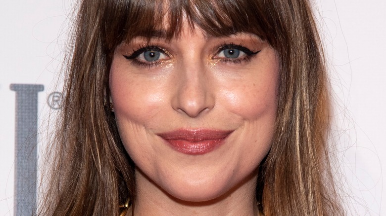 Qu’est-il arrivé à l’écart dentaire de Dakota Johnson ?