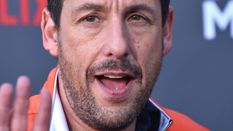 Adam Sandler bouche ouverte