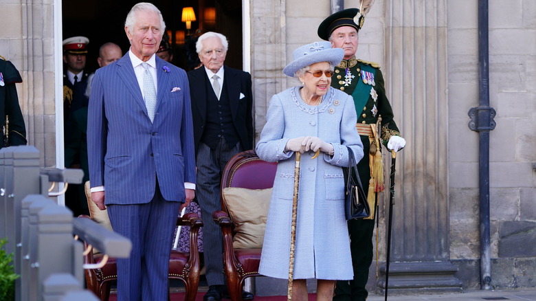 Reine Elizabeth II avec canne 2022