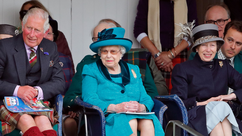 Le roi Charles III, la reine Elizabeth et la princesse Anne