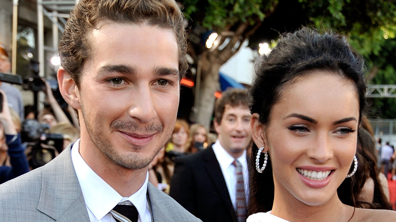 Megan Fox et Shia LaBeouf sourient