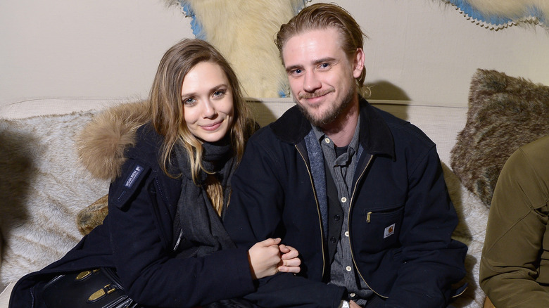 Elizabeth Olsen avec Boyd Holbrook souriant