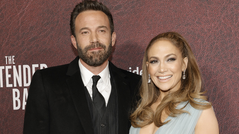 Ben Affleck et Jennifer Lopez sourient