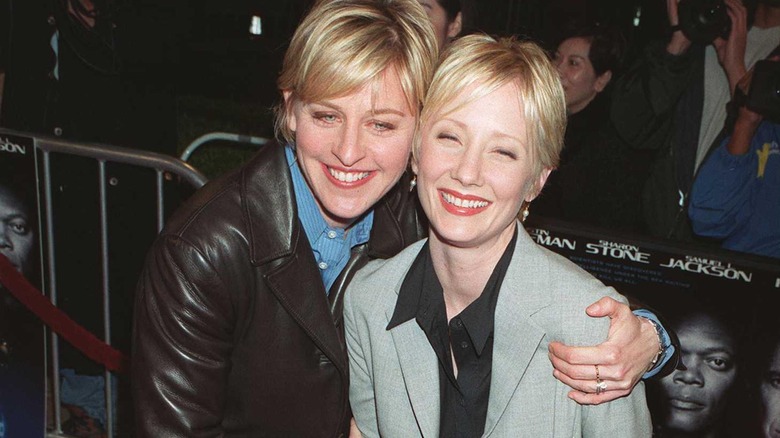 Ellen DeGeneres accompagne sa partenaire Anne Heche à la première de "Sphere"