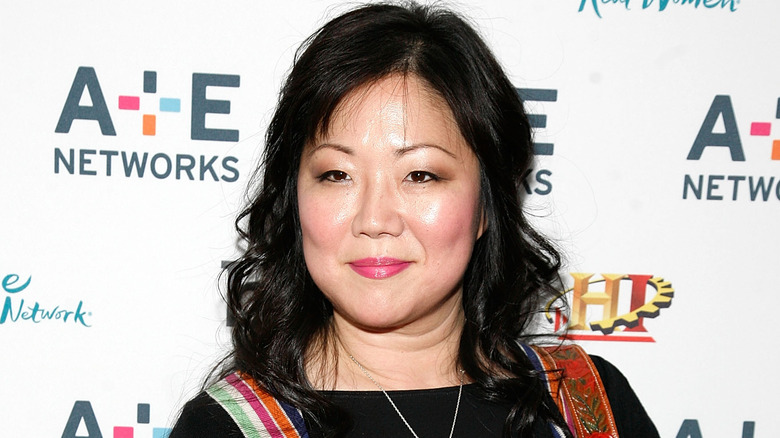 Margaret Cho regarde la caméra