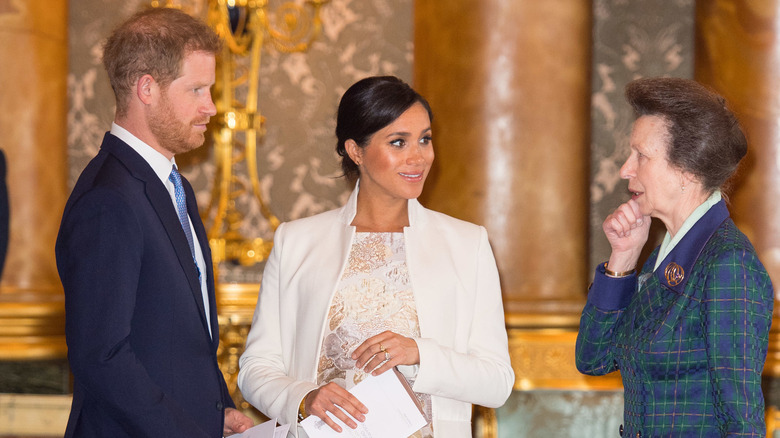 Le prince Harry et Meghan Markle avec la princesse Anne