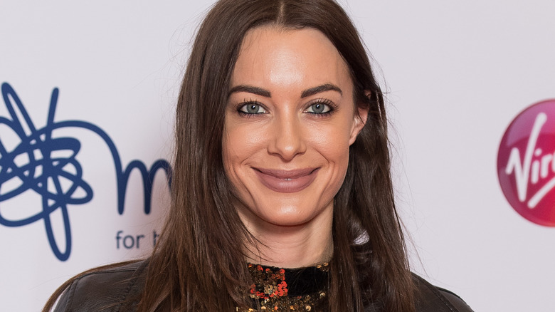 Emily Hartridge souriante 