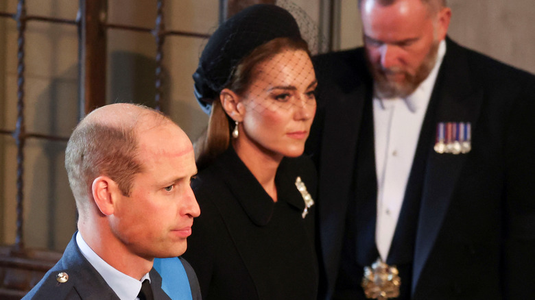 William, prince de Galles et Catherine, princesse de Galles lors du cortège de la reine