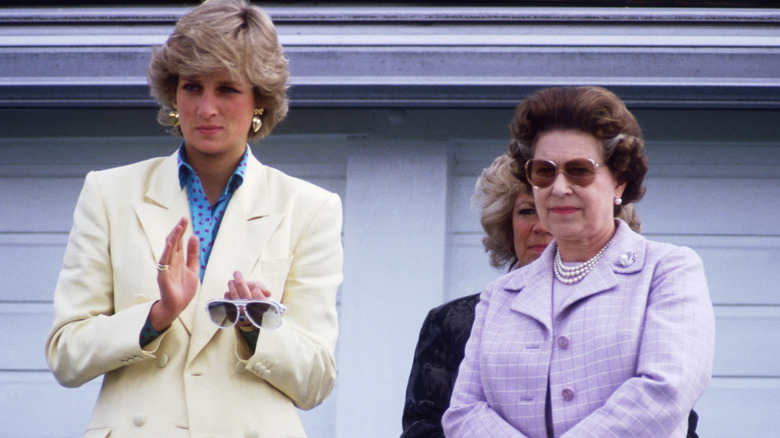 La princesse Diana et la reine Elizabeth II lors d'un événement 