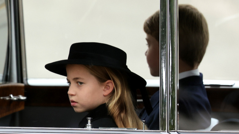 Le prince George et la princesse Charlotte assistent aux funérailles de la reine Elizabeth