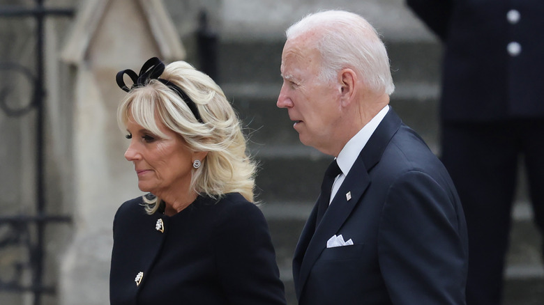 Le président Biden et la première dame Jill Biden arrivent aux funérailles de la reine Elizabeth