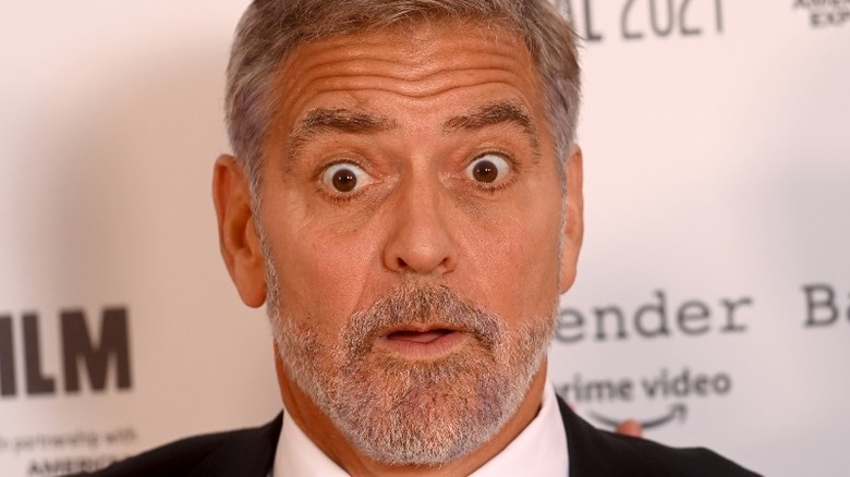 George Clooney aux yeux écarquillés