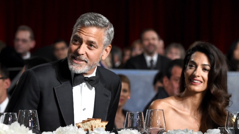 George Clooney et Amal Clooney lors d'un événement officiel
