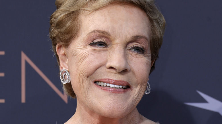Julie Andrews à Hollywood en 2022, souriante