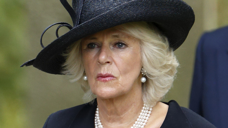 Camilla Parker Bowles à l'extérieur 