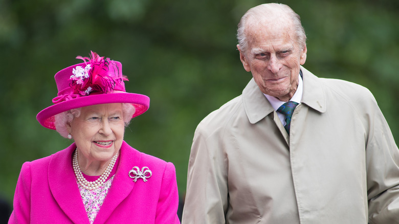La reine Elizabeth II et le prince Philip souriant