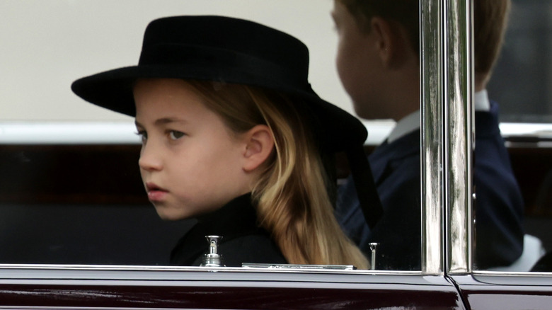 La princesse Charlotte en voiture