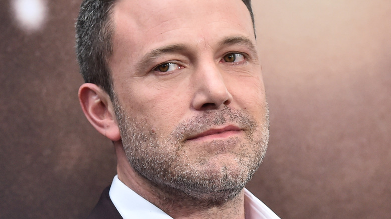 Ben Affleck à l'air sévère