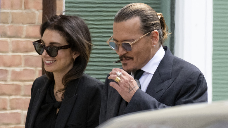 Joelle Rich et Johnny Depp devant le palais de justice