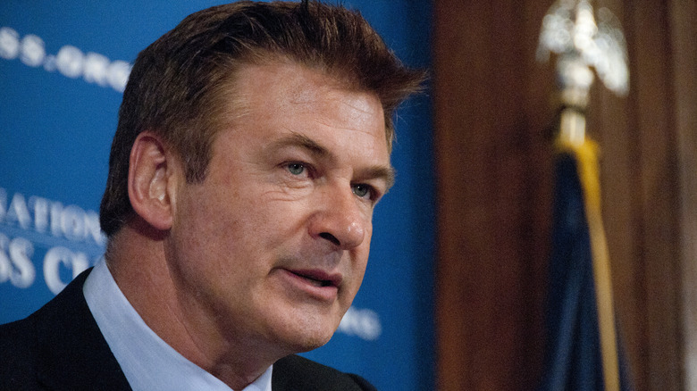 Alec Baldwin souriant