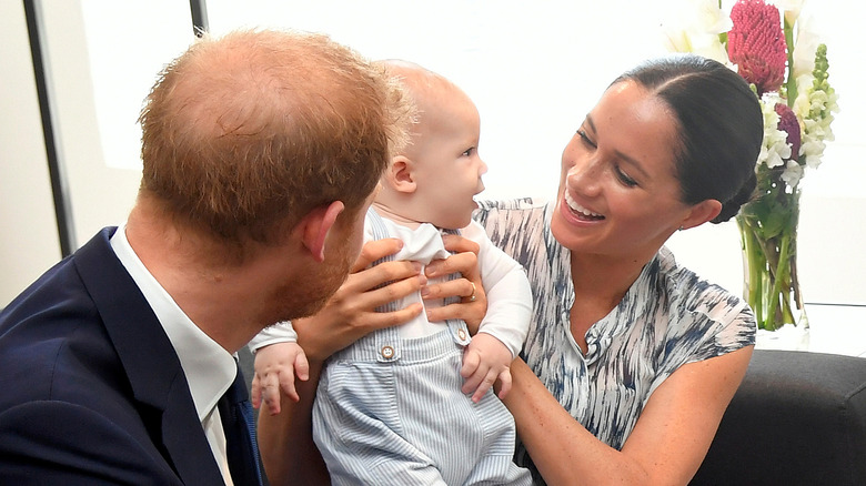 Le prince Harry et Meghan Markle avec leur fils