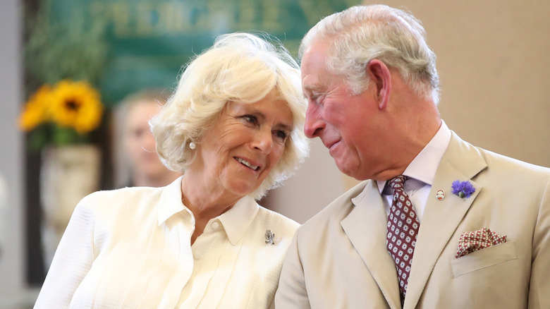 Camilla Parker-Bowles, le roi Charles souriant