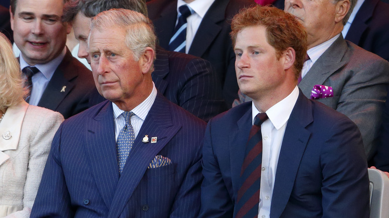 le roi Charles au visage sinistre, le prince Harry