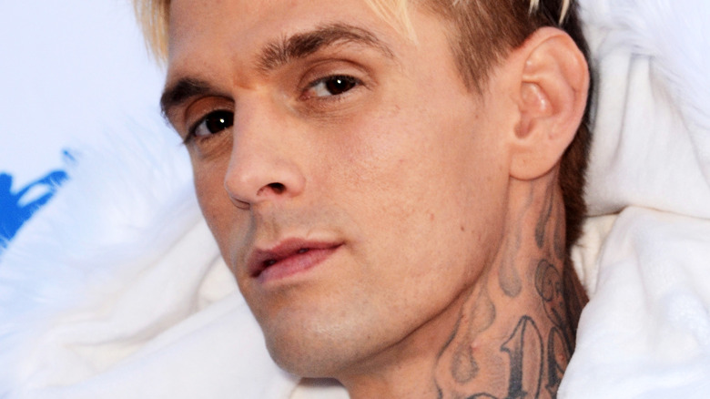 Aaron Carter lance un appel désespéré au célèbre avocat de Johnny Depp