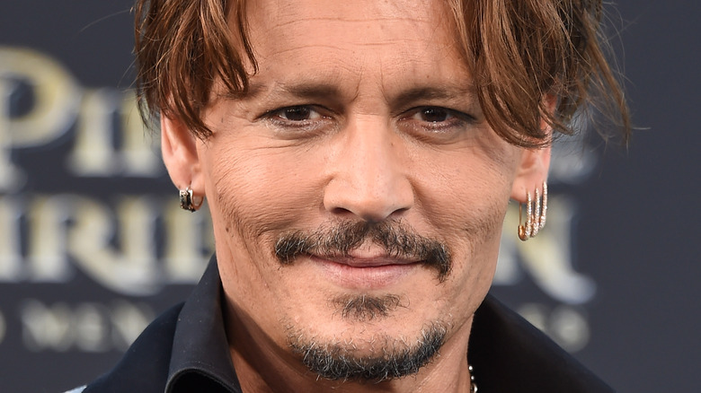 Johnny Depp pose pour la caméra