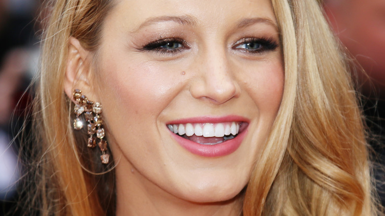 Blake Lively souriant