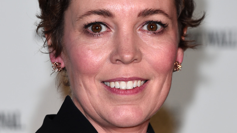 Olivia Colman avec un sourire naturel