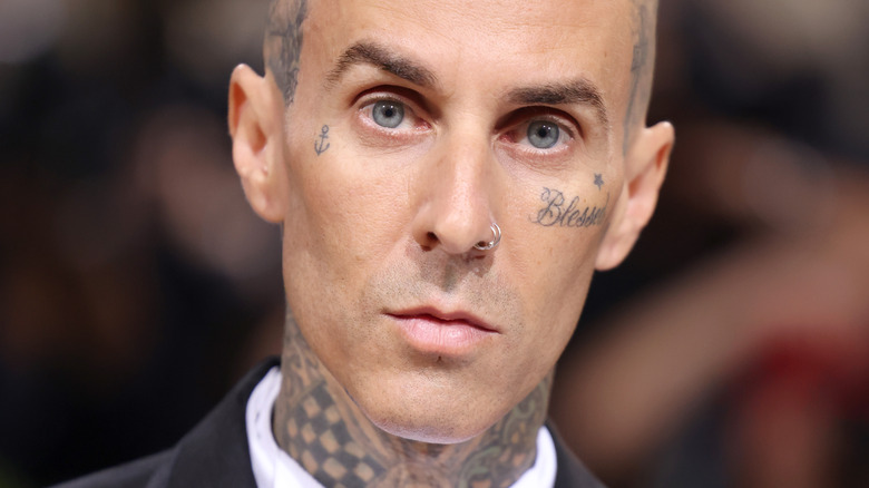 La vraie raison pour laquelle Travis Barker a tant de tatouages