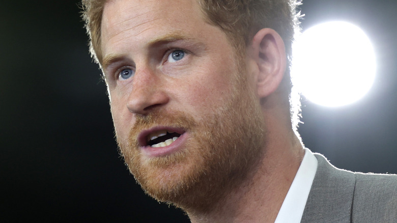 Le prince Harry parle