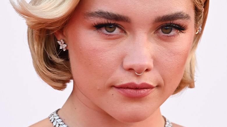 Florence Pugh sur tapis rouge