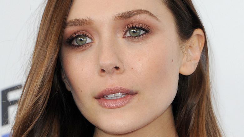 elizabeth olsen yeux verts