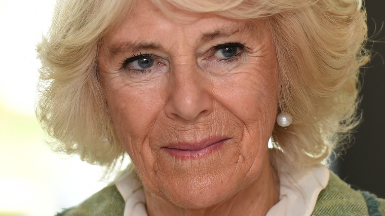 Camilla Parker-Bowles posant