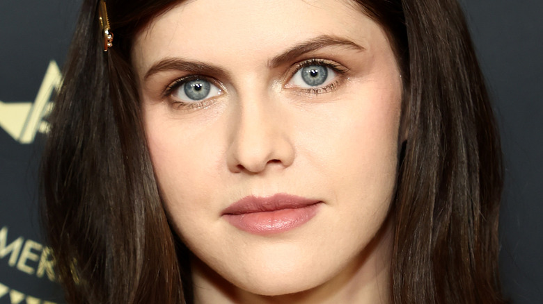 Pose d'Alexandra Daddario